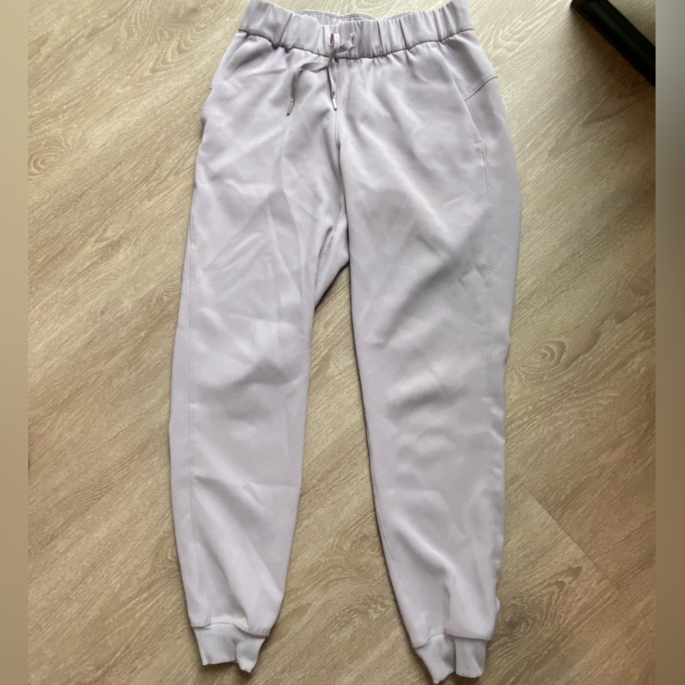 Lululemon on the fly joggers size 4 lavender purple